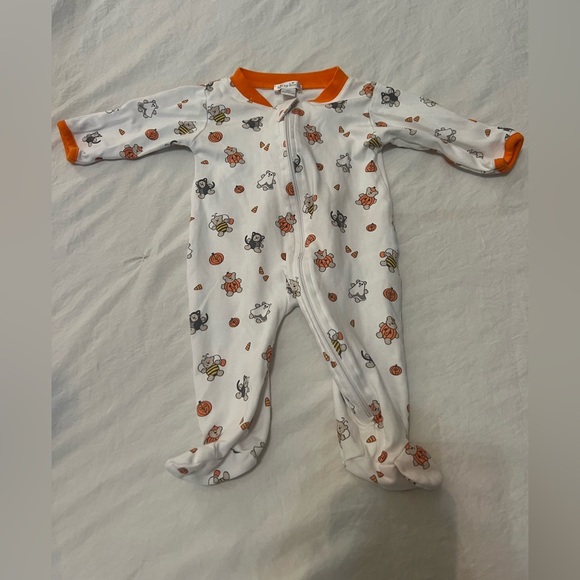 Kissy Kissy Halloween footie - Picture 1 of 3